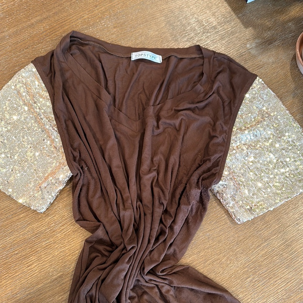 Brown v neck t-shirt with gold sparkle short  sleeves